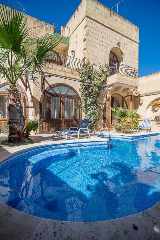 4 Bedroom With Large Private Pool